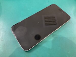 iPhone15ProMaxの画面が映らなくなった状態(横須賀・フェニックスさいか屋横須賀店)