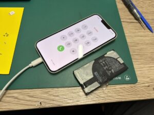 iPhone13バッテリー交換完了後の充電確認(横浜関内対応)